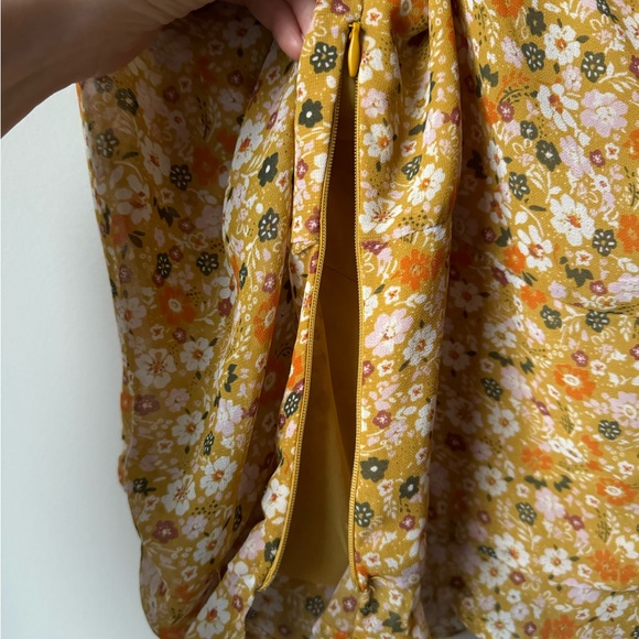 ASTR the Label Ruched Puff Sleeve Top - Picture 4 of 4